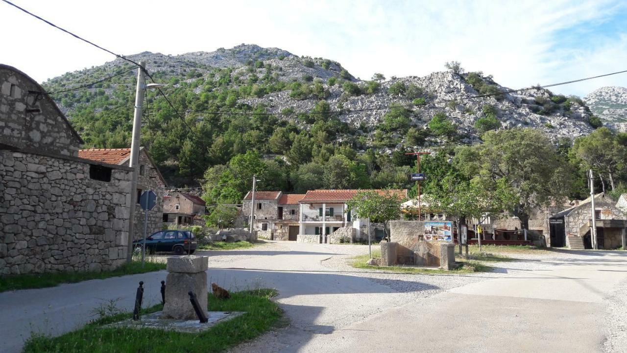 Holiday Home Paklenica 斯塔利格拉德-帕克利尼卡 外观 照片