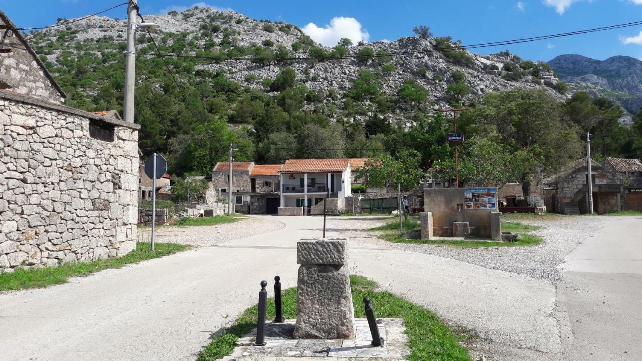 Holiday Home Paklenica 斯塔利格拉德-帕克利尼卡 外观 照片